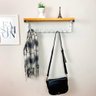 Prateleira de Parede de Ferro e Madeira Cabideiro Style 9 Ganchos Carvalho e Branco