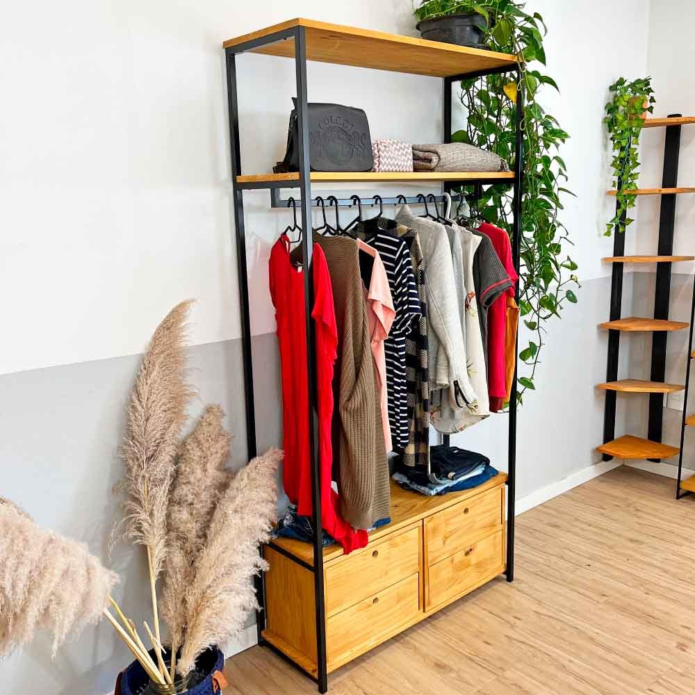 Arara de Roupas de Madeira e Ferro Middle Style Industrial Ample com 2 ...