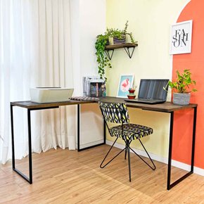 02 mesa de escritorio em l style industrial 140cm tabaco e preto