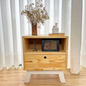 mesa lateral de madeira woods dual prateleira e gaveta natural e branco 3 web