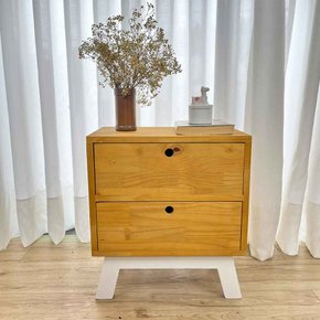 mesa lateral de madeira woods dual gaveteiro nozes e branco 1 web