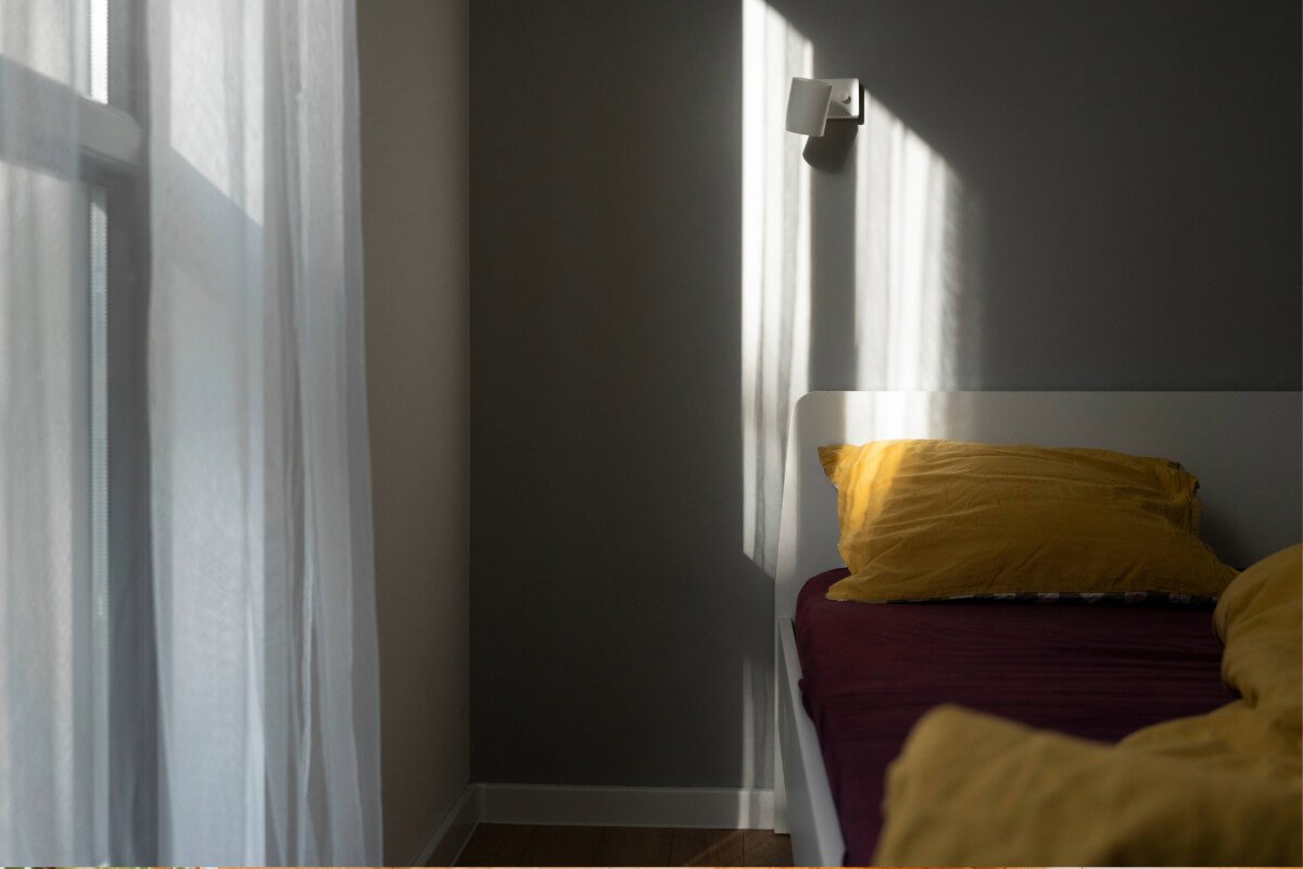 quarto de visitas com paleta de cores suave