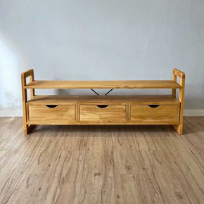 rack de tv de madeira pinus linea com 3 gavetas nozes frontal