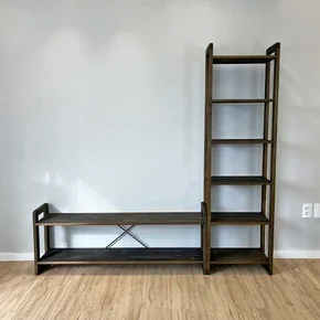 02 rack de tv de madeira pinus com estante 6 prateleiras slim linea tabaco