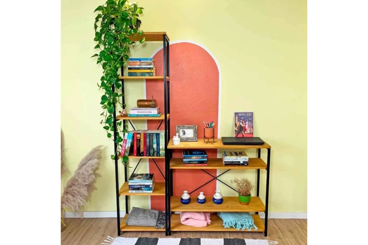 estante industrial com decoracao