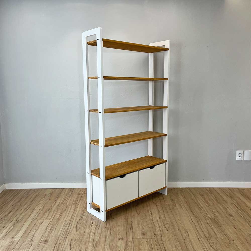 08 estante 6 prateleiras de madeira pinus linea ample com 2 gavetas nozes e branco