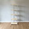 estante style de ferro e madeira slim 5 prateleiras industrial natural e branco atrás