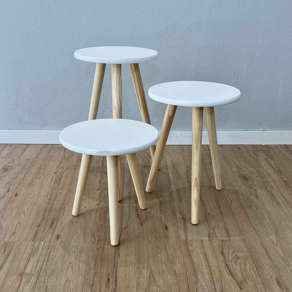 trio de mesas lateral redondas com pe palito de madeira branco e natural5