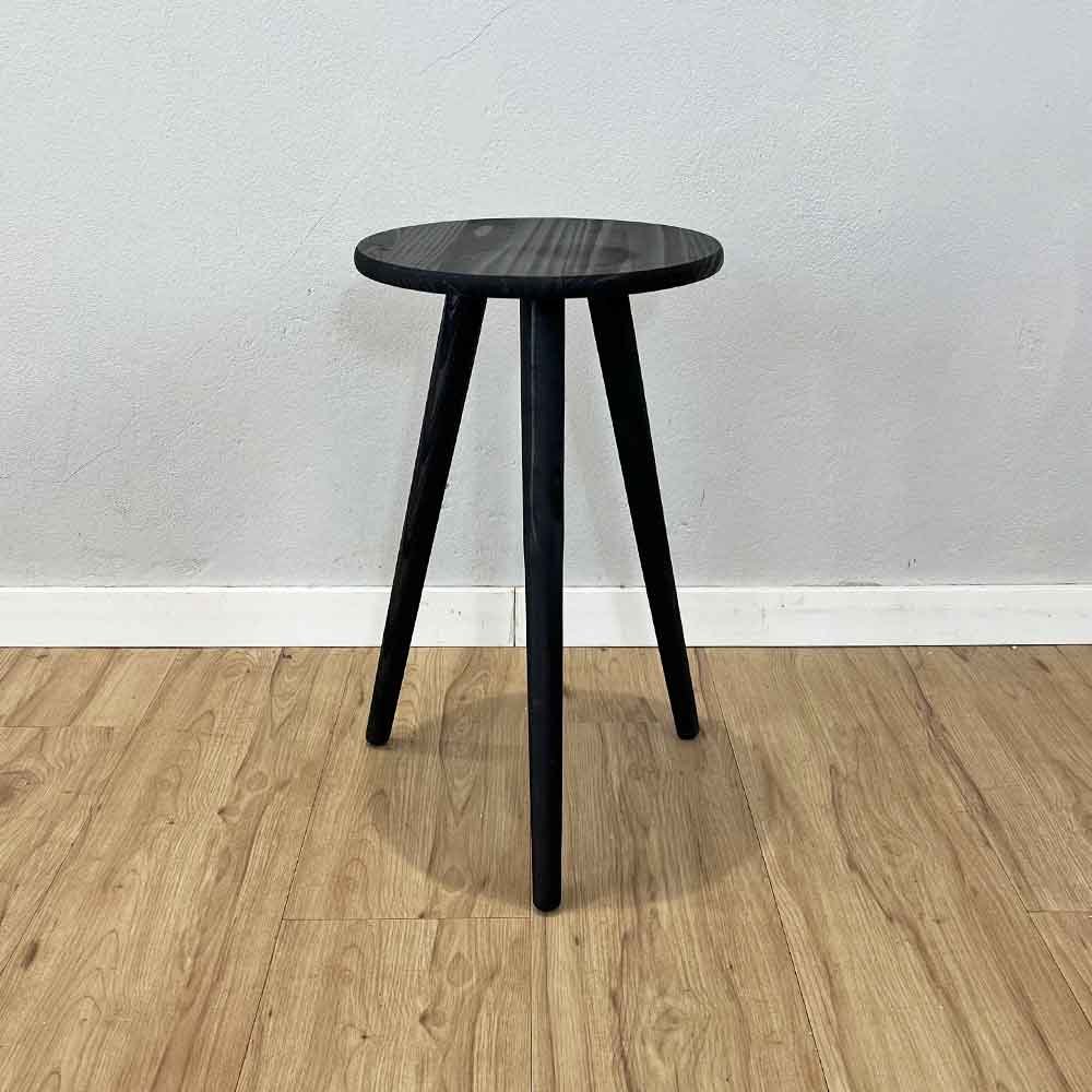 mesa lateral redonda com pe palito de madeira preto5