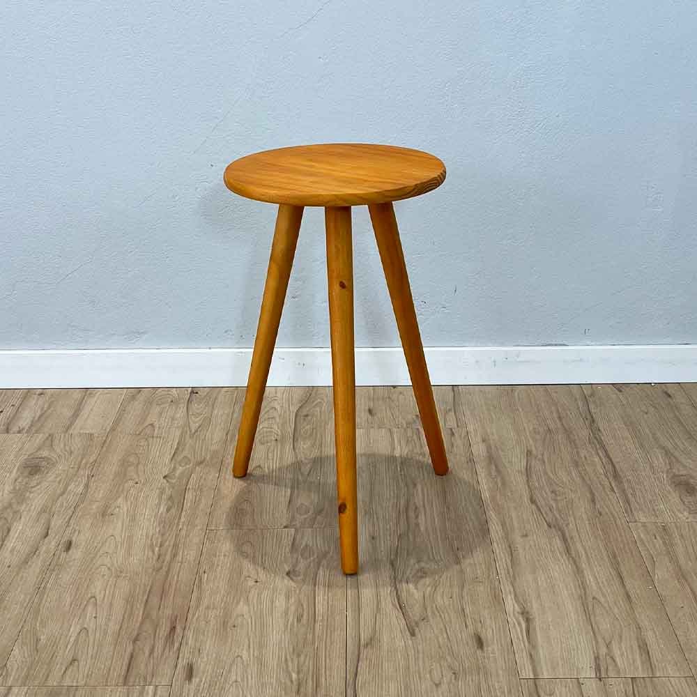 mesa lateral redonda com pe palito de madeira carvalho