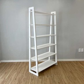 estante a 6 prateleiras de madeira pinus linea ample branco de lado