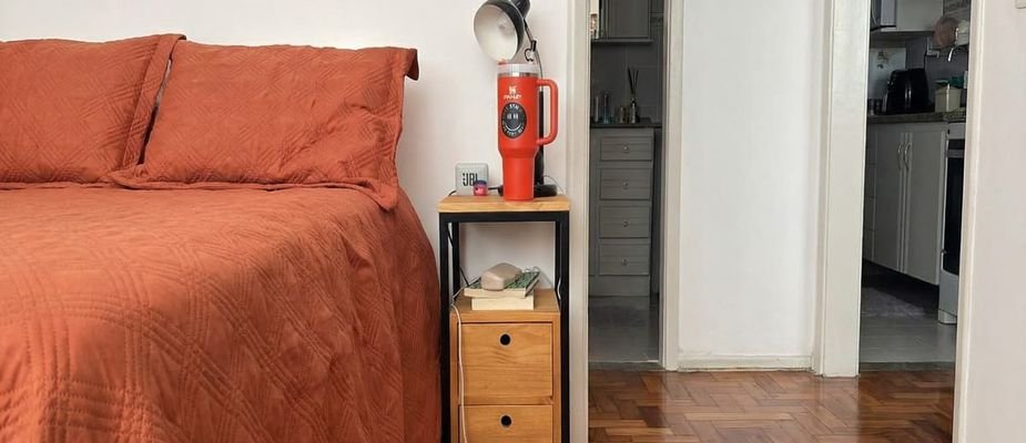 Como escolher e usar a mesa de cabeceira no quarto - facilite e organize o seu dia a dia com esse móvel funcional