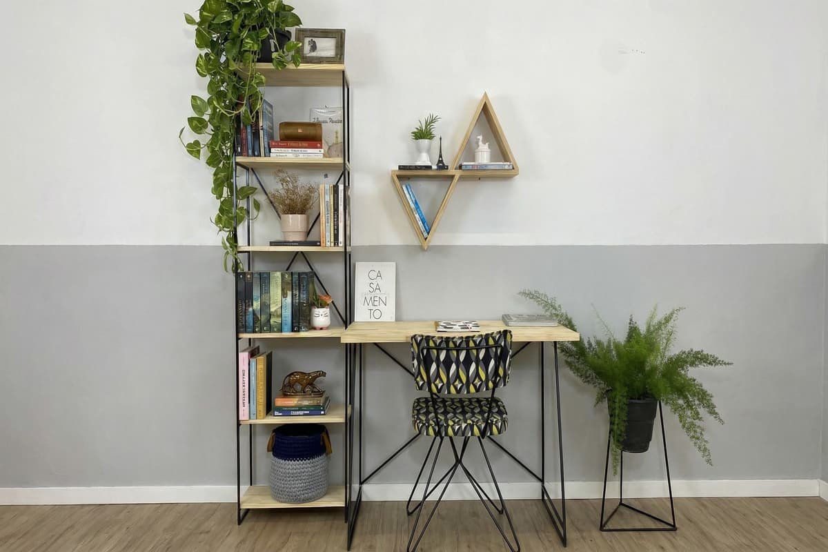 home office com decoracao de nichos na parede
