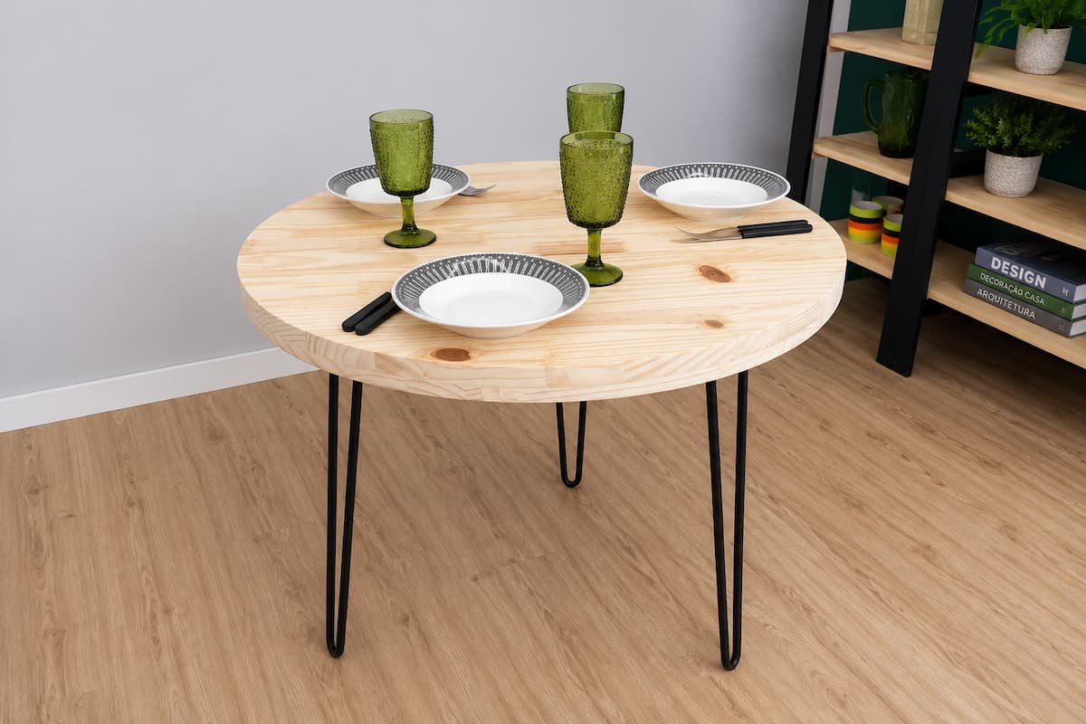 mesa de jantar feita com pinus maci&ccedil;o