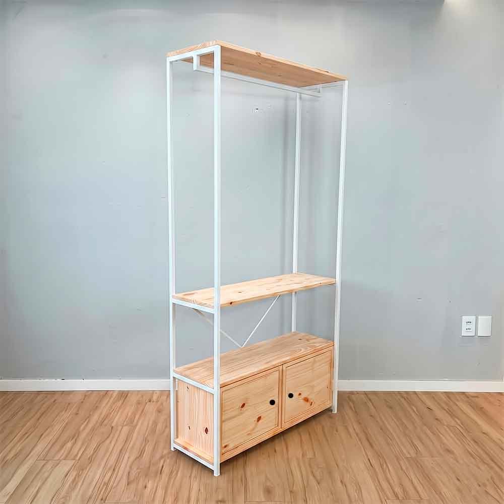 arara de roupas industrial ferro e madeira 2 nichos com porta high style ample natural e branco2