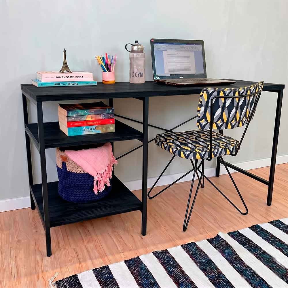 mesa de escritorio industrial de ferro e madeira com prateleiras style preto2