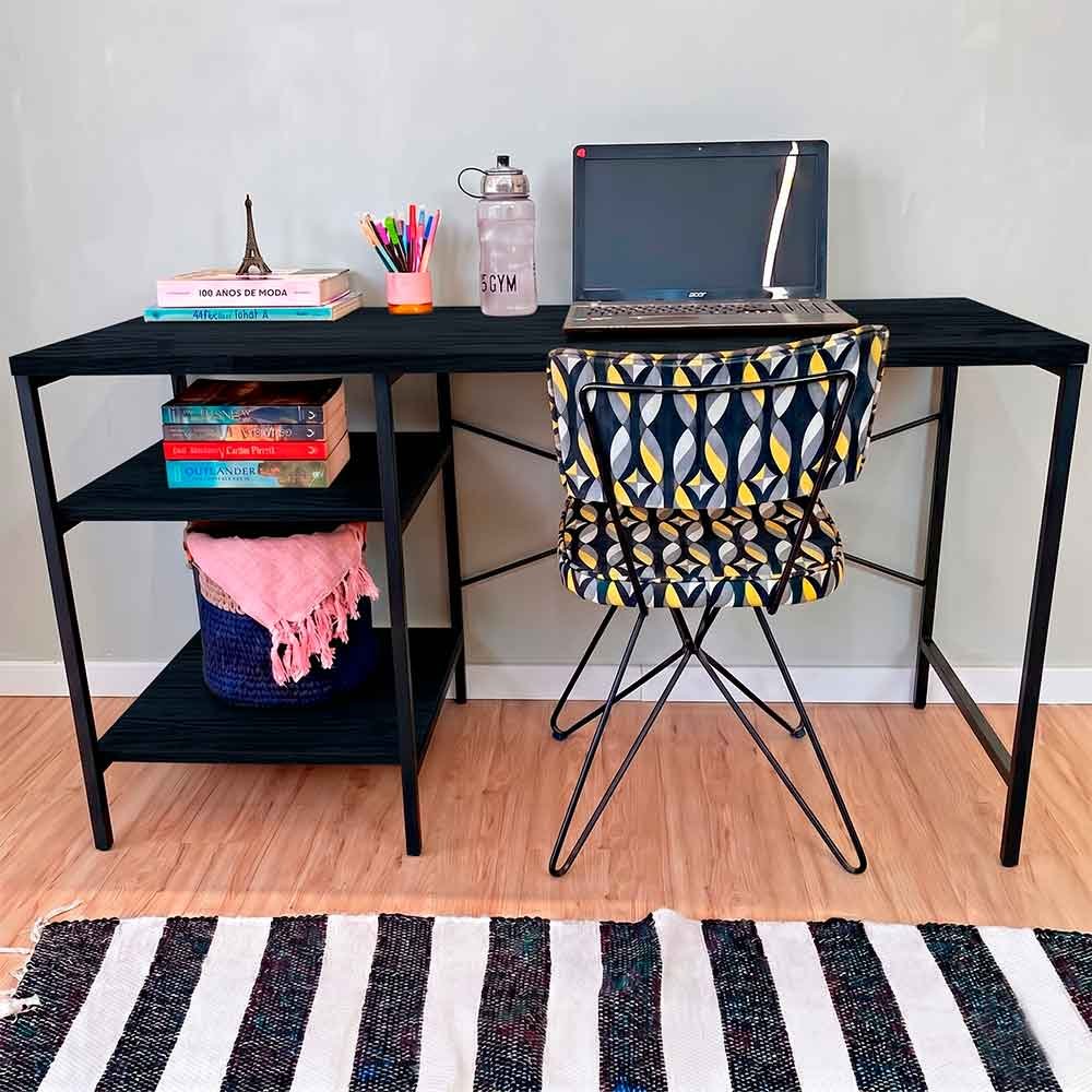 mesa de escritorio industrial de ferro e madeira com prateleiras style preto1